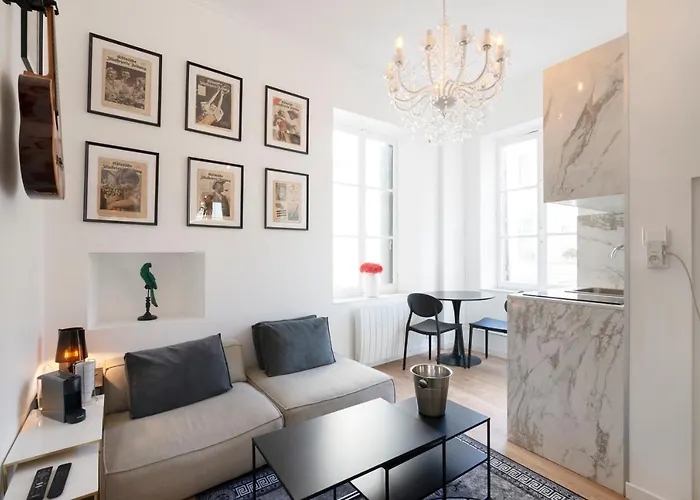 Le Precieux De Nicolas Нанси